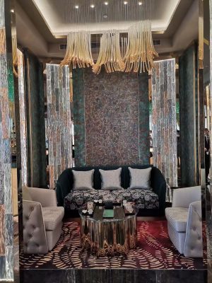 上海中心 J 酒店1 300x400 - Liquid metal wall design for Shanghai Tower Hotel