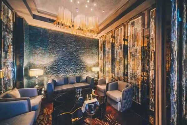 f41f7c3651536f01571f13bc850af348 599x400 - Liquid metal wall design for Shanghai Tower Hotel