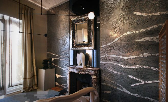 le voyage imaginaire grey feature wall